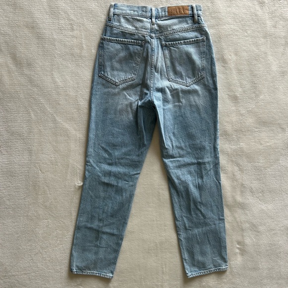 American Eagle Light-wash 90s Boyfriend Jeans - Picture 5 of 8
